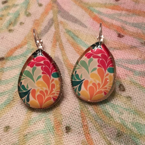 Floral swirl teardrop glass leverback earrings NWT - Picture 2 of 2